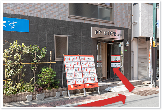 １階が練馬薬局のビルになります。 建物に入り、奥のエレベーターより５階までお越しください。